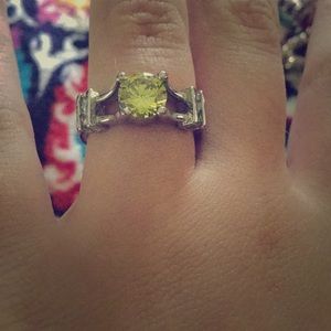 Yellow jewel ring
